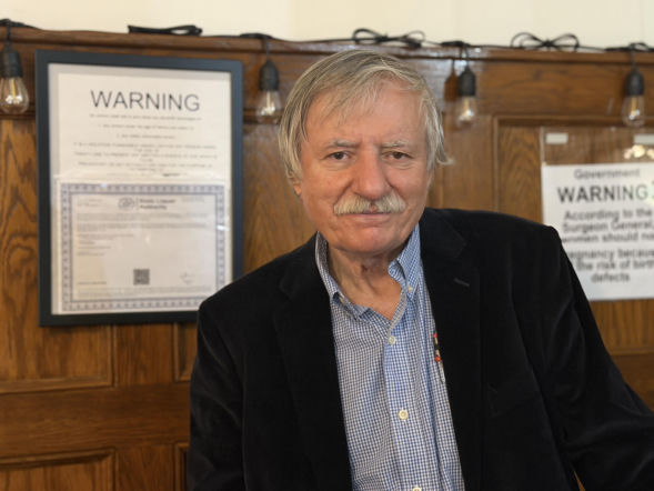 Zachwyca Polonię już od 35 lat i znów to zrobił! Udany wernisaż Janusza Skowrona 
