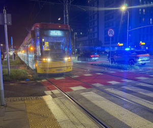 Kobieta wpadła pod Tramwaj w Warszawie. Jest w ciężkim stanie