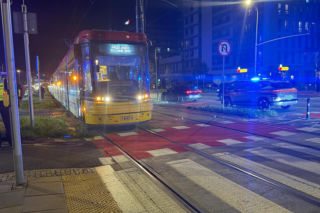 Kobieta wpadła pod Tramwaj w Warszawie. Jest w ciężkim stanie