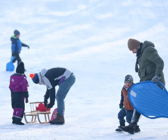 To najlepsza zimowa, darmowa atrakcja w Katowicach. Tłumy na torze saneczkowym