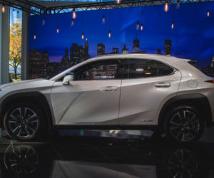 Lexus UX już w polskich salonach