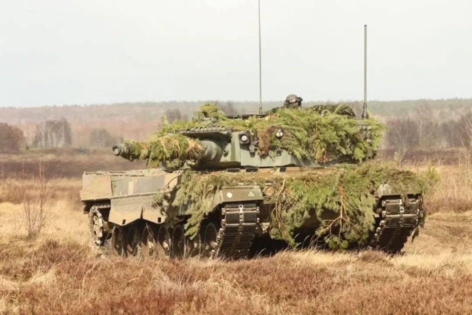 Koniec ery T-72 w Czechach. 42 czołgi Leopard 2A4 w komplecie