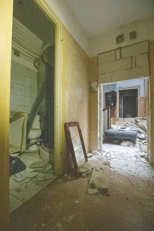 Opustoszałe osiedle Dudziarska na Pradze-Południe. Dotarliśmy do szokujących zdjęć z wnętrza budynków!