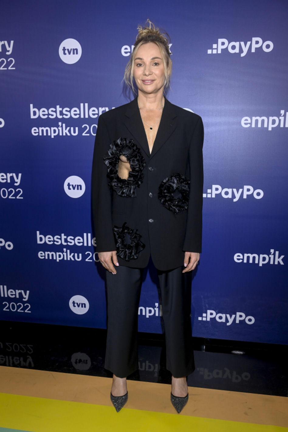Sonia Bohosiewicz świeci piersią na ściance podczas gali Empiku 