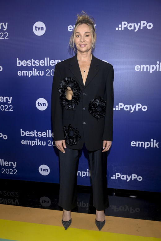 Sonia Bohosiewicz świeci piersią na ściance podczas gali Empiku 