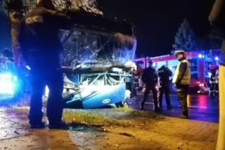 Wypadek autobusu MPK pod Krakowem. Kierowca ciężarówki wjechał na czerwonym!