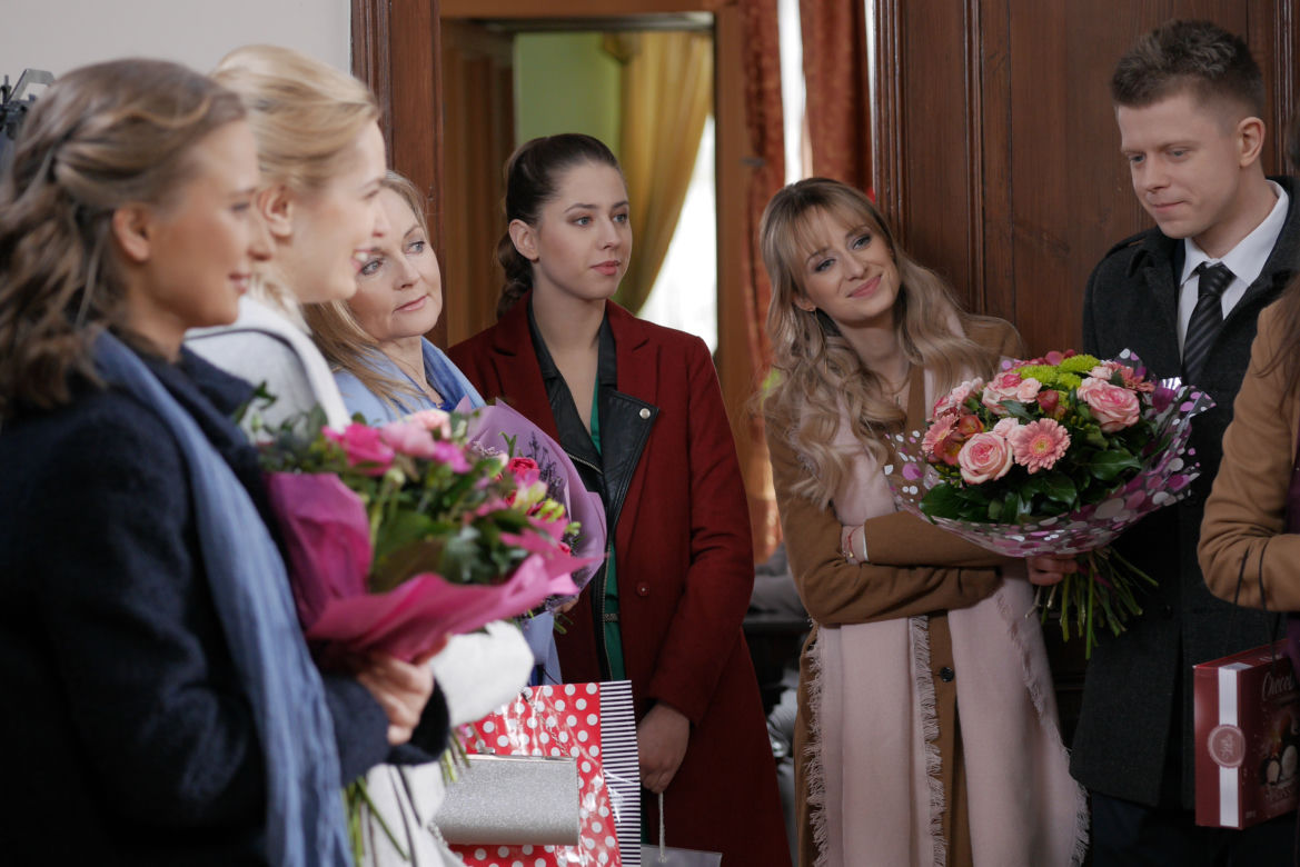 Pierwsza miłość. Patrycja (Martyna Kubicz), Sabina (Urszula Dębska), Błażej (Paweł Krucz)