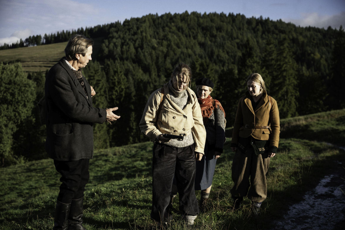 "Gra z Cieniem" sezon 2, Staszka (Kinga Preis), Helena Bielawska (Natalia Rybicka), Basia Lewocka (Elżbietę Zajko), Ślimak (Piotr Cyrwus)