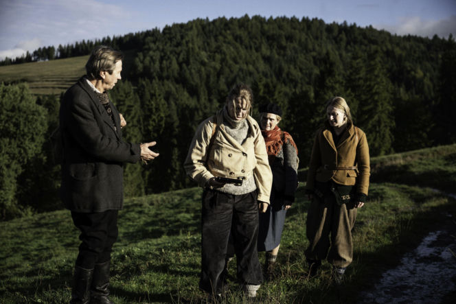 "Gra z Cieniem" sezon 2, Staszka (Kinga Preis), Helena Bielawska (Natalia Rybicka), Basia Lewocka (Elżbietę Zajko), Ślimak (Piotr Cyrwus)