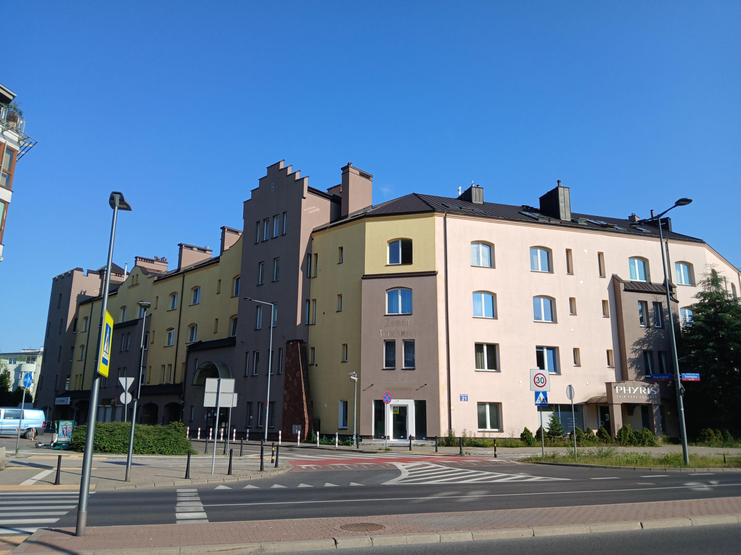 Blok Zamek Imieliński przy ul. Makolągwy w Warszawie