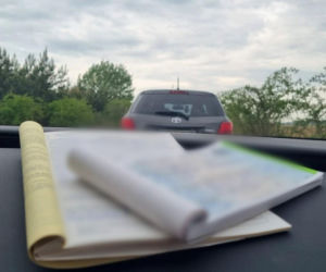 Poważne kłopoty kierowcy. Kusił policjantów z Gostynia łapówką