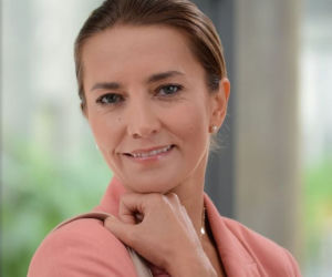 Kamilla Baar jako Sandra w Pierwsza miłość