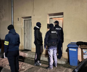 Tragedia w Chełmnie! Matka i trójka dzieci nie żyją po zatruciu czadem