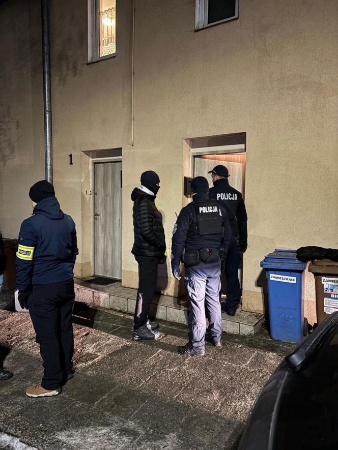 Tragedia w Chełmnie! Matka i trójka dzieci nie żyją po zatruciu czadem