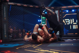 Szymon Kołecki mistrzem Babilon MMA