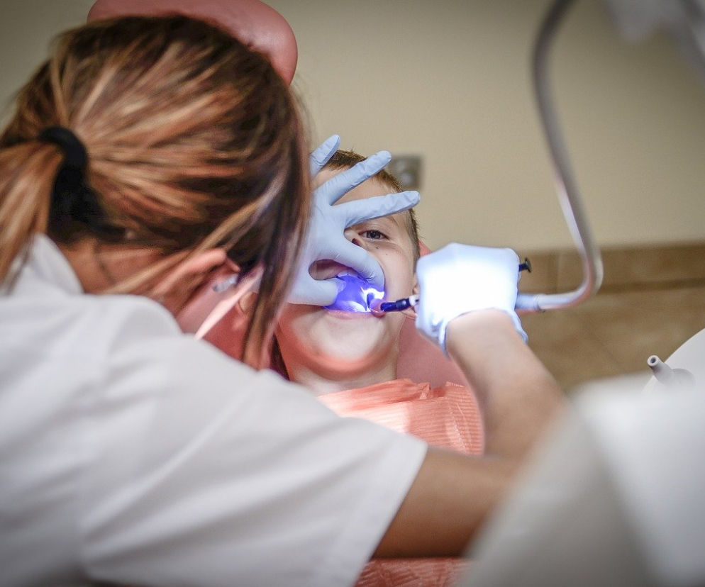 Gabinety stomatologiczne otwarte w Rzeszowie i okolicy pomimo koronawirusa. Gdzie do dentysty?
