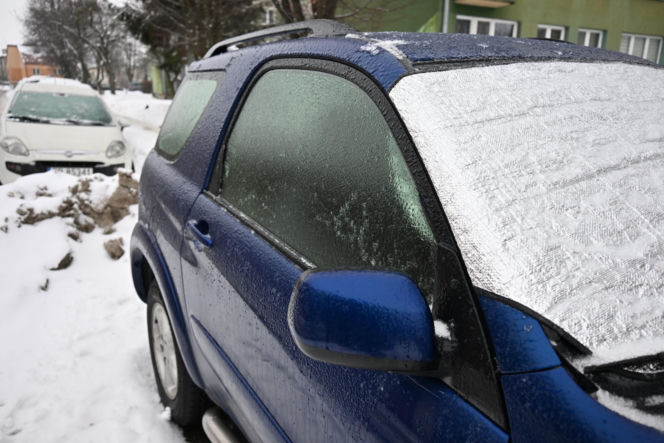 Gołoledź paraliżuje Polskę