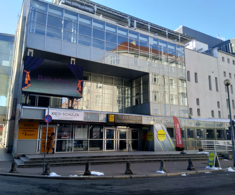Teatr Polski czeka na nowego dyrektora, praca nad premierami trwa, ale kryzys nie odpuszcza. Wciąż nie ma publicznośći