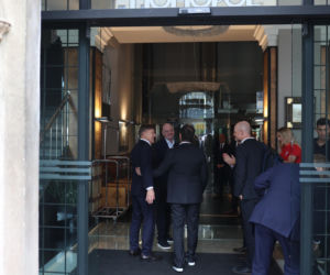 Cezary Kulesza wita Gianniego Infantino