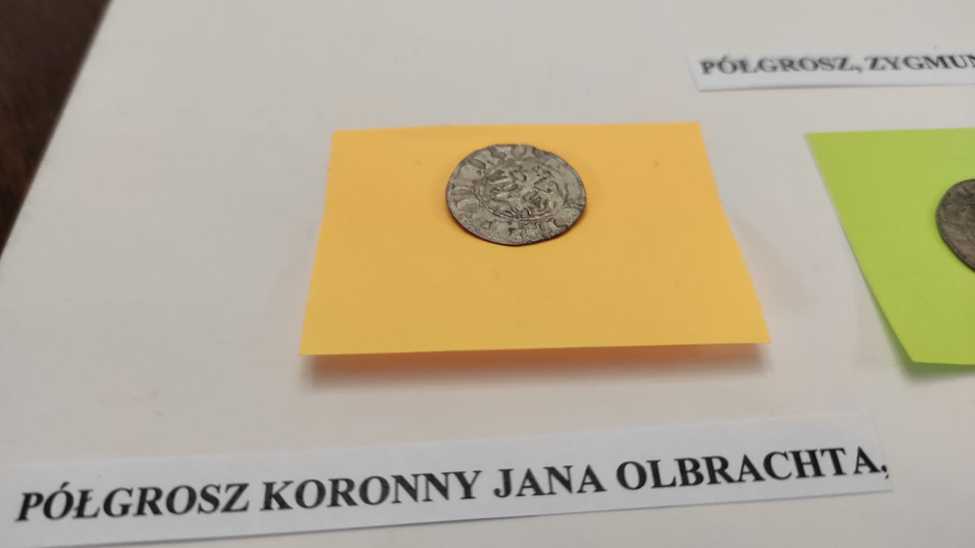 Zabytki i dokumenty znalezione w zbiorach na Wawelu