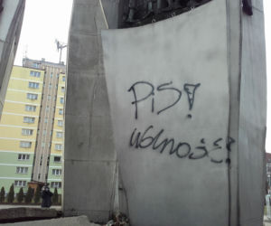 Tak wygląda pomnik Poległych Stoczniowców po akcie wandalizmu