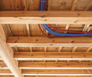 Strop drewniany: poznaj jego zalety i zasady montażu