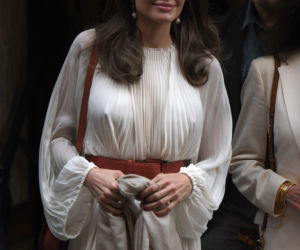 Angelina Jolie bez stanika