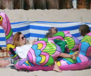 Anna Kalczyńska przyniosła ptaka na plażę