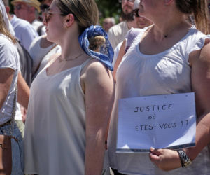 11-latka zgwałcona i zabita przez tatę kolegi. Ludzie są wściekli! Cały kraj protestuje