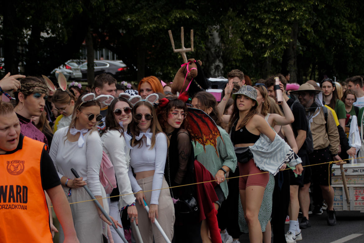   Kortowiada 2024. Parada Wydziałów przeszła ulicami miasta. Studenci tłumnie wzięli udział w imprezie [ZDJĘCIA]