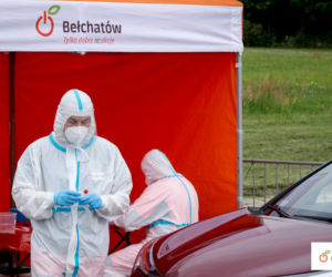 Bełchatowianie przeszli kolejne testy na koronawirusa w punkcie drive-thru 