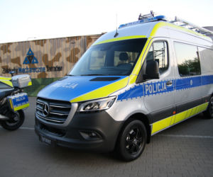 Nowe oznakowanie policyjnych radiowozów - projekt badawczy Komendy Głównej Policji i PIMOT