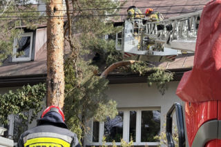 Wichury nad Warszawą. Powalone drzewa i awarie prądu w regionie