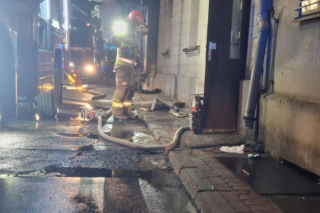 Kolejny pożar mieszkania w kamienicy w Kościanie. Ewakuowano kilka osób