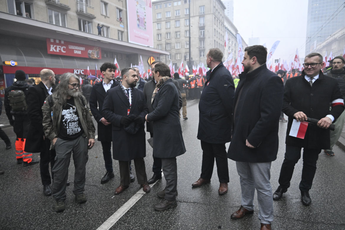 Wicemarszałek Sejmu Krzysztof Bosak przemawia przed rozpoczęciem Marszu Niepodległości 2025