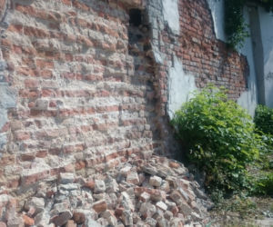 Lublin: Mur zabytkowego kościoła zaczął się „sypać”. Odsłoni NIEZNANĄ HISTORIĘ?