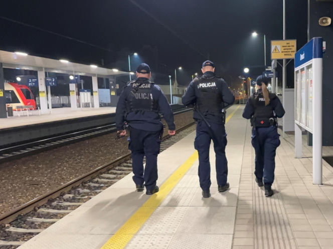 Działania policjantów z garnizonu stołecznego na torach i dworcach