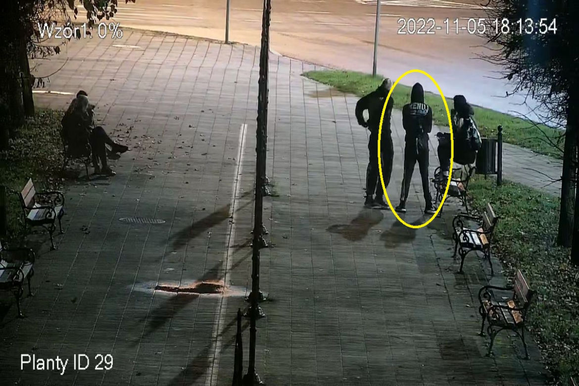 Strzelał z wiatrówki do autobusu! Policja z Grudziądza pokazuje jego zdjęcia