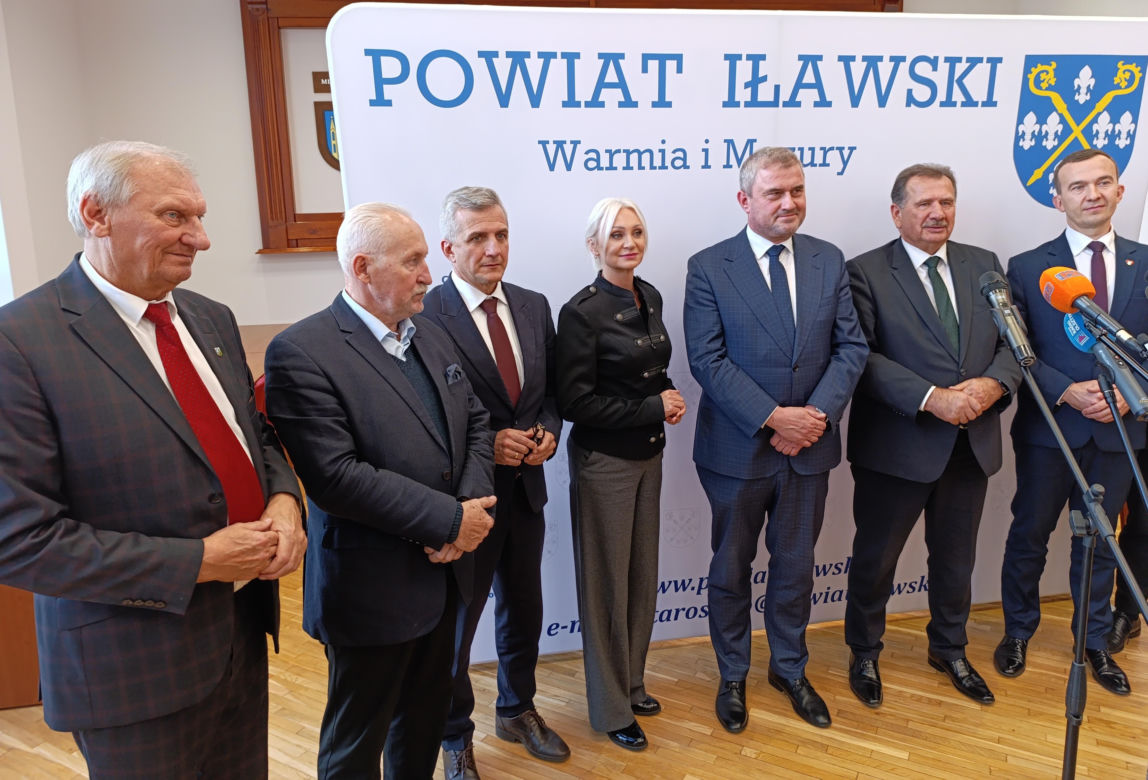 Podpisanie umów na przebudowy skrzyżowań na DK 15 w Sampławie i DK 16 w Lubajnach, Starych Jabłonkach i Zawadach Małych