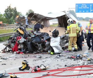 Wypadek polskiego autokaru w Niemczech obok Drezna. NIE ŻYJE 9 osób, około 40 rannych