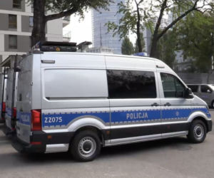 Policja odebrała 35 nowych radiowozów i 18 dronów
