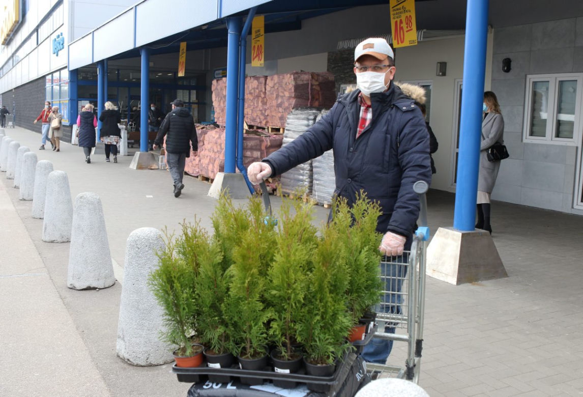 Mieszkańcy Warszawy szturmują markety budowlane