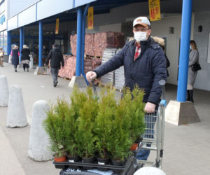 Mieszkańcy Warszawy szturmują markety budowlane