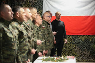 Prezydent RP Karol Nawrocki podczas spotkania świątecznego z żołnierzami