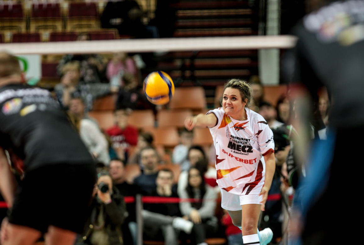 Legendarny Kosmiczny Mecz z Aniołami w Spodku: Gwiazdy zagrały dla Domu Aniołów Stróżów 