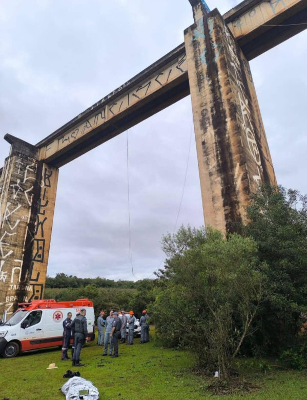 Horror podczas skoku na bungee! Zapomnieli o linie