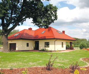 Dom z jasną elewacją