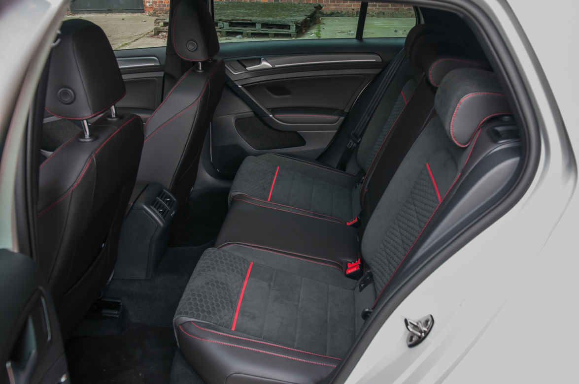 Volkswagen Golf 2.0 TSI GTI Performance 245 KM