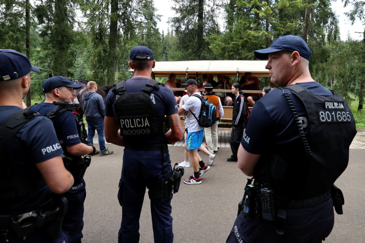 Protesty przeciwko konnemu transportowi nad Morskim Okiem