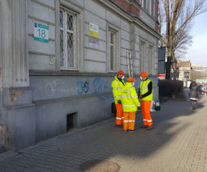 Czyszczenie Mysłowic z nielegalnego graffiti i wulgarnych napisów 